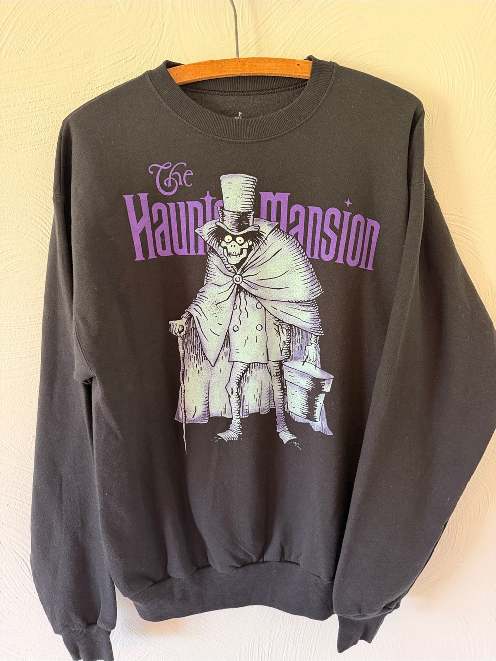 Disney Parks The Haunted Mansion Hatbox Ghost Pullover Crewneck Sweatshirt.